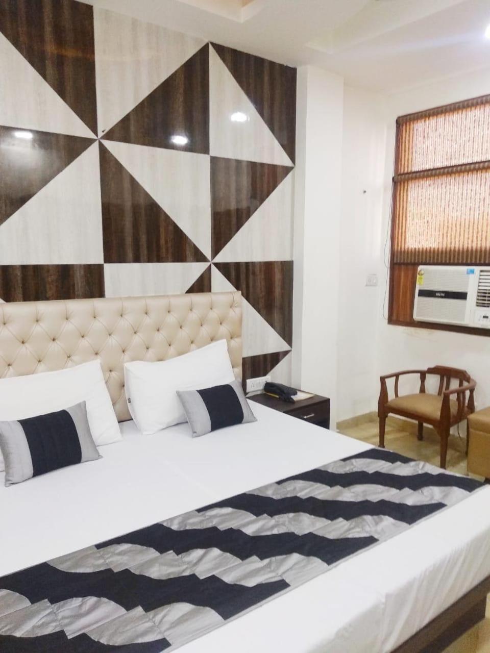 Hotel Spb 87 Near Karol Bagh Metro Station Delhi المظهر الخارجي الصورة
